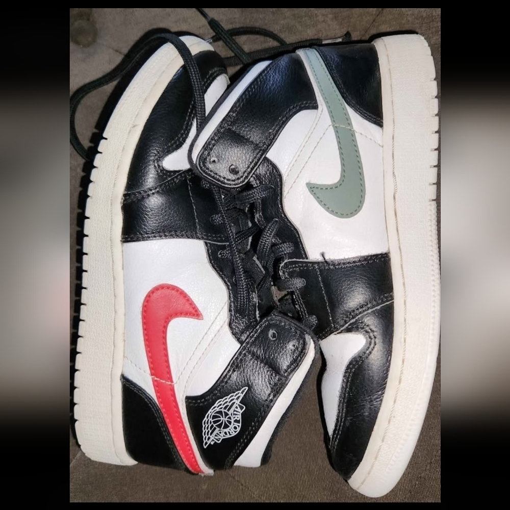 Jordan Kids Sneakers Black White Red Green